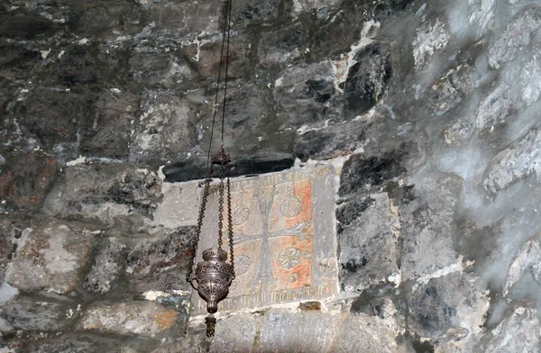 The wall with a carved ancient cross — Stock Photo, Image