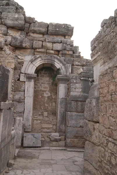 Byggnaden i Efesus med bågen — Stockfoto