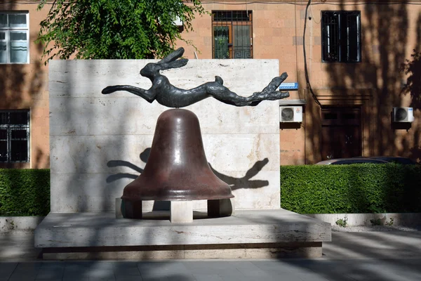 Il monumento sotto forma di capelli sulla campana — Foto Stock