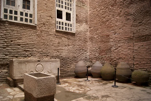 Backyard with pottery — Stock Photo, Image