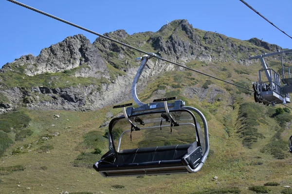 Cabine de elevação de esqui com a fixação mostrada — Fotografia de Stock