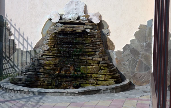 小型装饰喷泉 — 图库照片