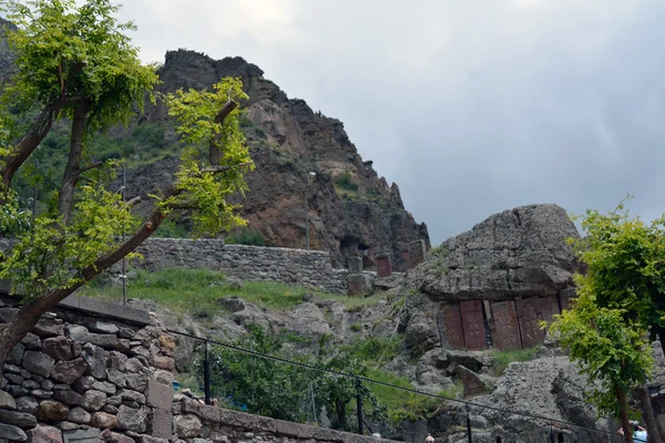 Il territorio del monastero di Geghard — Foto Stock