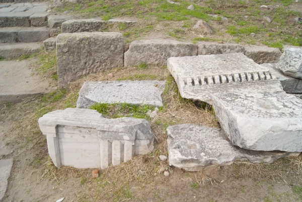 Pieces of the ruins in Trajan temple — Stock Photo, Image