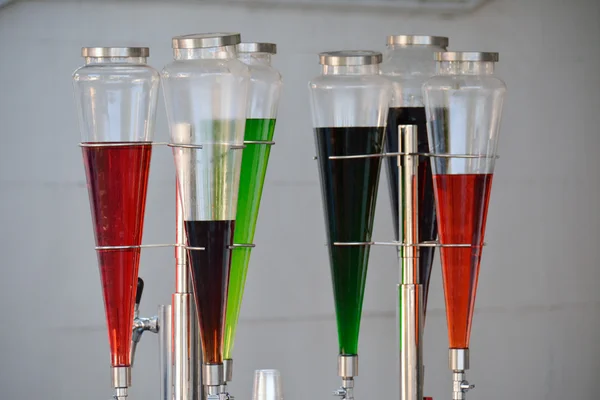 tatlı limonata için doldurma şurubu ile koni