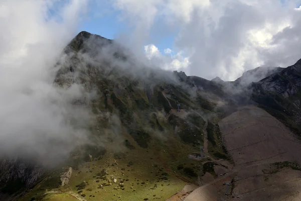 Ski slope in autumn and a cloud — Stock Photo, Image