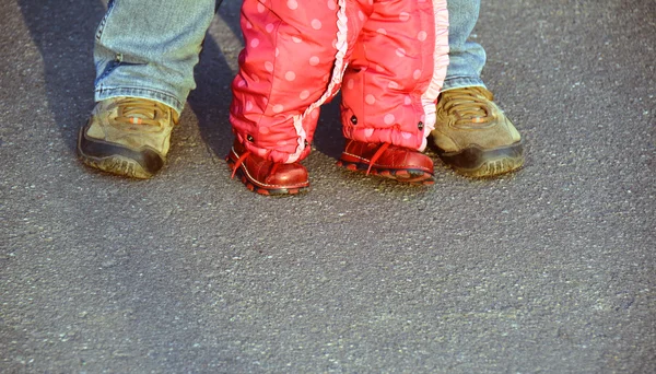 Man and baby girl legs — Stock Photo, Image