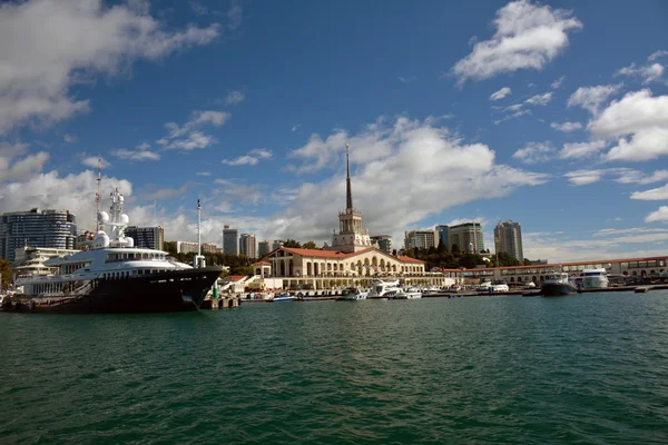 View of the seaport Sochi in Russia in early autumn — Stock Photo, Image