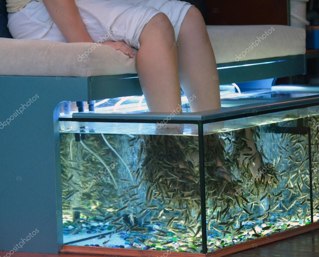 Косметическое средство похожее на рыбки для лица. Как пользоваться рыбками для лица. Капсулы для лица орифлейм новейдж. Кисть рыбка для макияжа. Гарра руфа (спа рыбка) 3-4см.