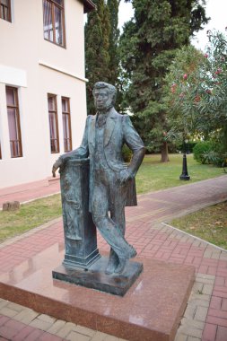 Rus şair, Alexandr Pushkin, LIBR yanındaki anıt