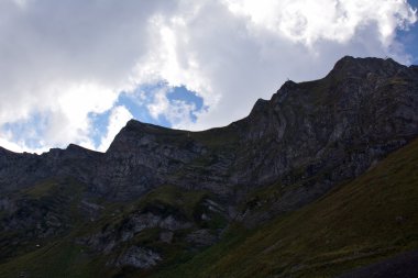 Beyaz dağ manzarası