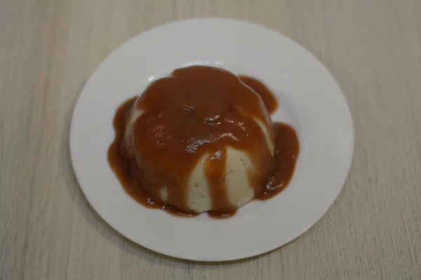 Budín de arroz con salsa de frutas dulces — Foto de Stock