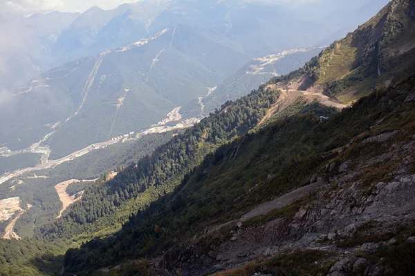 Pendientes de montaña a principios de otoño — Foto de Stock