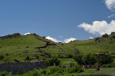 Dağlarda taş sınırları