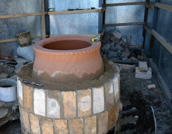 Tandyr - eastern oven - under construction — Stock Photo, Image