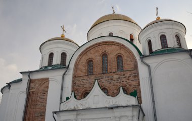 Başkalaşım katedral eski tuğla ile orta kısmında bir