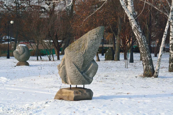 チェルニーヒウ公園で先史時代の異教の石 — ストック写真