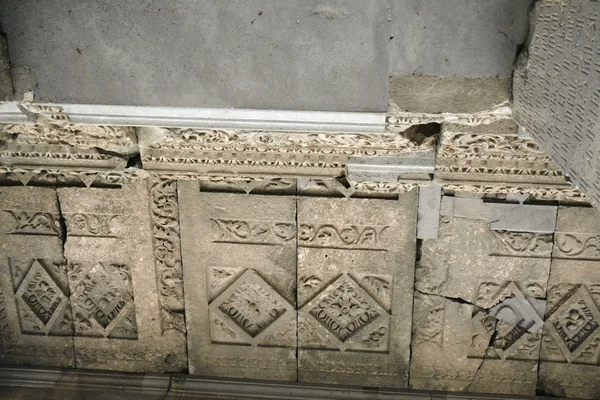 Pietre scolpite sulle pareti del monastero di Geghard — Foto Stock