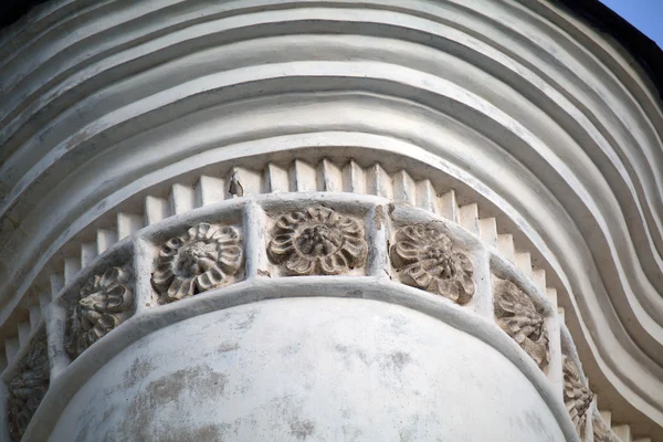 Détail de Chernihiv collégium avec décor floral — Photo