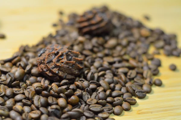 Chocolates lying on coffee beans — Stock Photo, Image