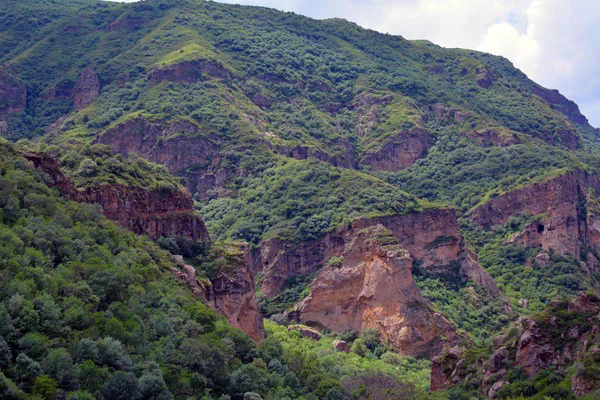 High mountains next to Azat river and Geghard monastery, covered — Stock Photo, Image