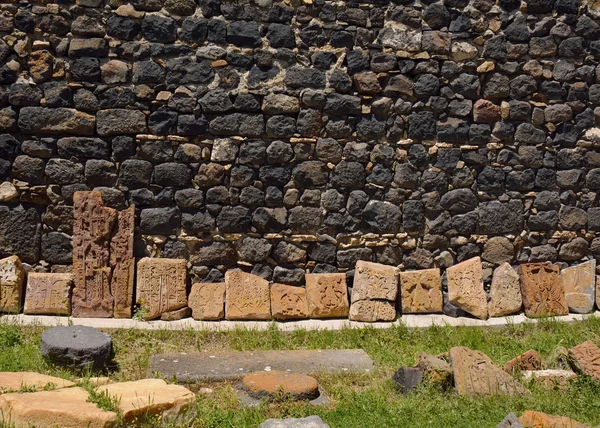 Many broken khachkar stone in a row, Sevanavank — Stock Photo, Image