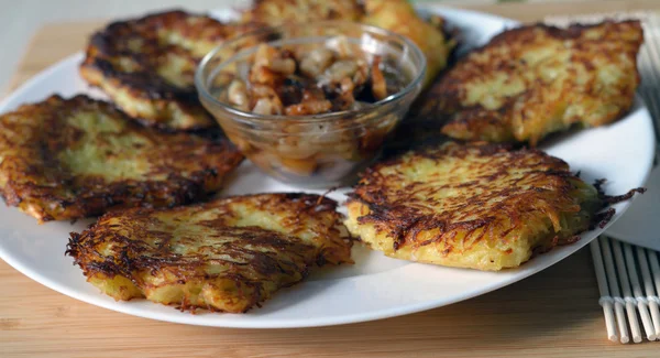 Potato pancakes (hashbrown) on the white plate — Stock Photo, Image