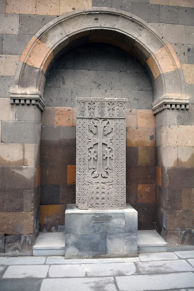 Khachkar med flera korsningar, i Etjmiadzin — Stockfoto