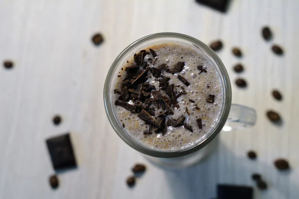 Крупный план холодного кофе с шоколадом — стоковое фото