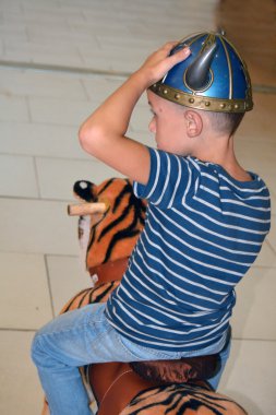 Kaplan viking Miğferde çocukta