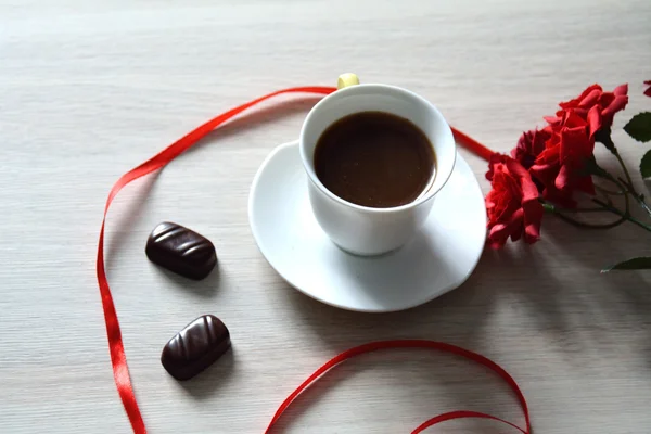 Tasse de café fort avec des bonbons — Photo