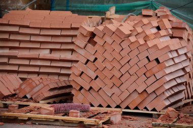 satırlardaki yeni tuğla 