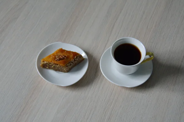 Black coffee and baklava — Stock Photo, Image