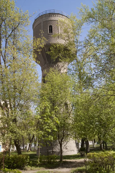 Torre de água velha urbana — Fotografia de Stock