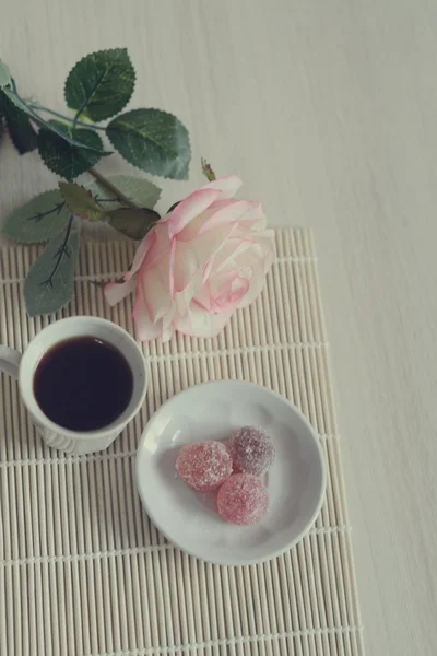 Café avec des bonbons à la marmelade — Photo