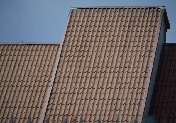 Parte del techo con azulejos beige — Foto de Stock