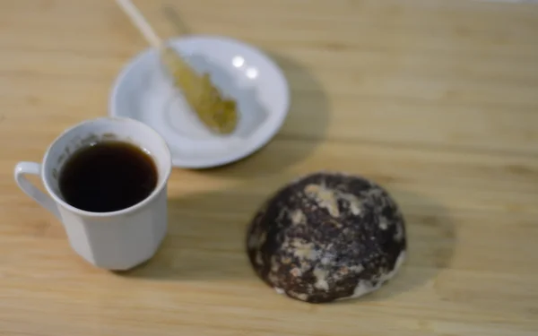 Taza de café negro, pan de jengibre —  Fotos de Stock