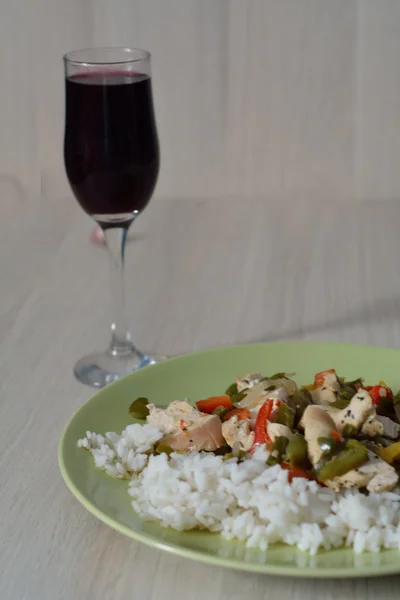 Chicken, vegetables, rice and wine — Stock Photo, Image