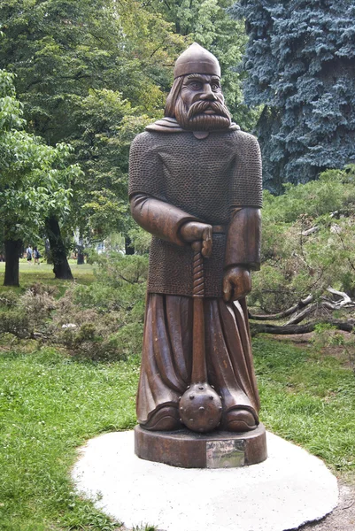 CHERNIHIV, UCRANIA, 26.07.2015 - Estatua de Ilia Muromets, en el Che —  Fotos de Stock