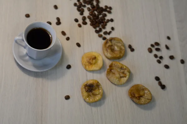 Coffee and dried figs — Stock Photo, Image