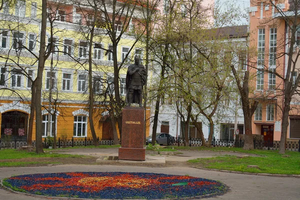 SERPUKHOV, 03.05.2015 - Monumento al príncipe Sviatoslav en Serpujov —  Fotos de Stock