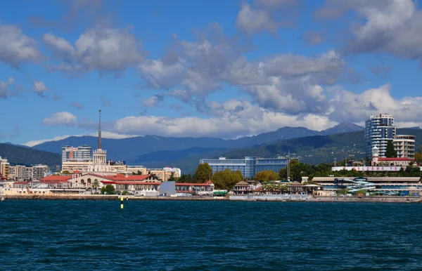 View of tjhe seaport in Sochi, with mountains — Stock Photo, Image