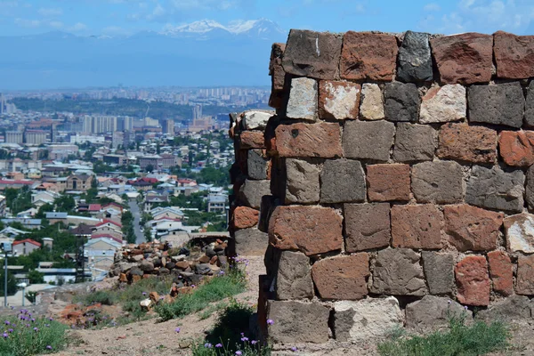 Mur de la forteresse d'Erebuni à Erevan — Photo