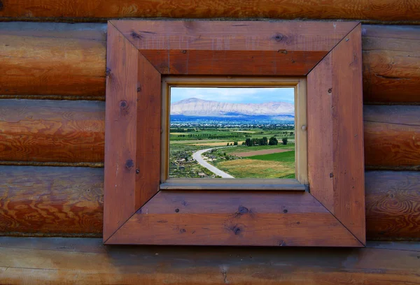 Paesaggio marino visto dalla finestra di legno — Foto Stock