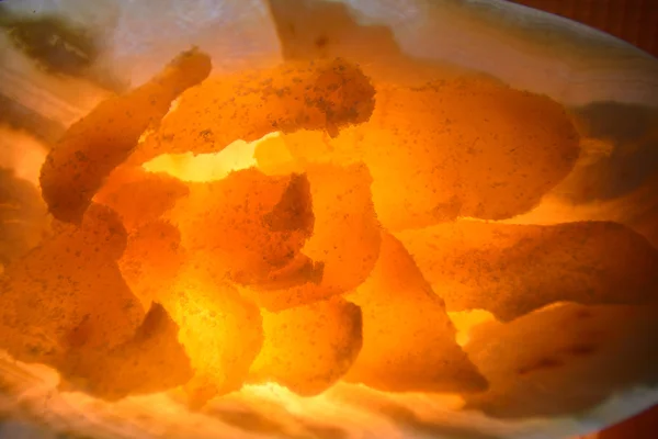 Fatias de gengibre sugary em luz laranja — Fotografia de Stock
