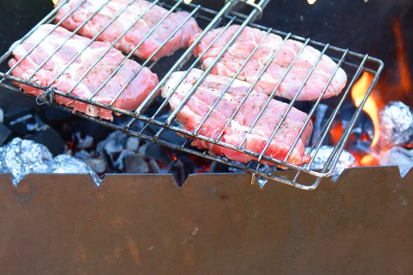 Meat cooking on the grill — Stock Photo, Image