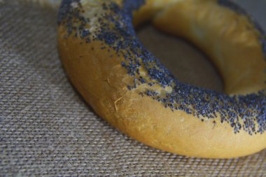 Haşhaş tohumu ile yuvarlak cracknel