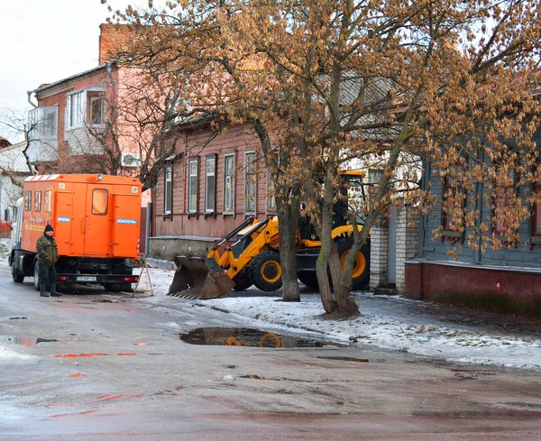 CHERNIHIV, UKRAINE - 12 JANVIER 2015 : des spécialistes du gaz travaillent n — Photo