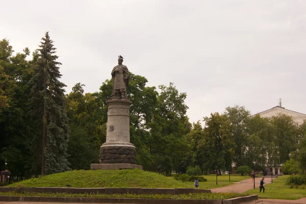 CHERNIHIV, UCRANIA - 01 DE JULIO DE 2015: monumento al líder cosaco B — Foto de Stock