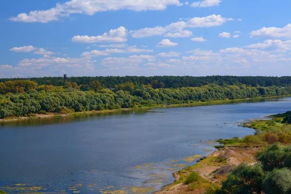 Wczesną jesienią na brzegu rzeki Oka — Zdjęcie stockowe